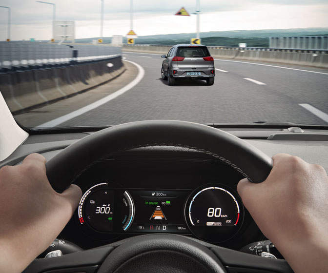 내비게이션 기반 스마트 크루즈 컨트롤 (고속도로 內 안전구간/곡선로) 이미지